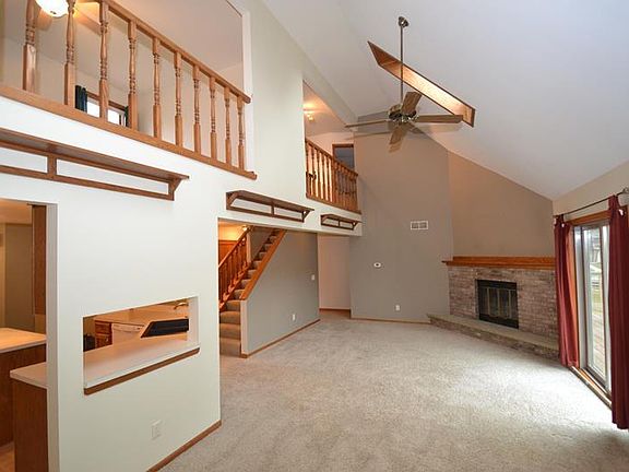 2nd image of 816 Barberry Pl