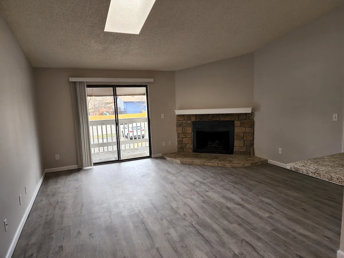 Building Photo - 18163 E Kentucky Ave #204