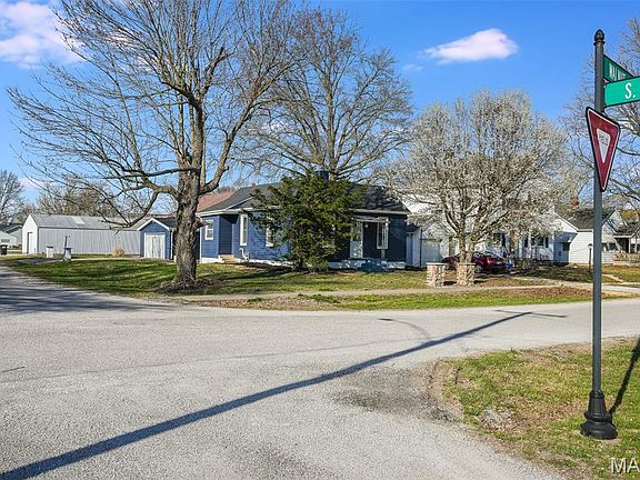 3rd image of 601 Walnut St
