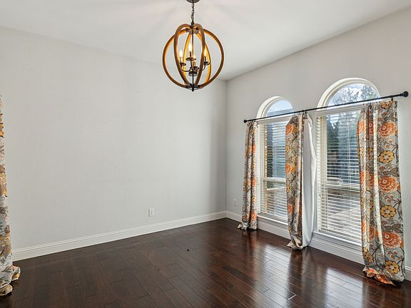 4th image of 3805 Covinton Ln