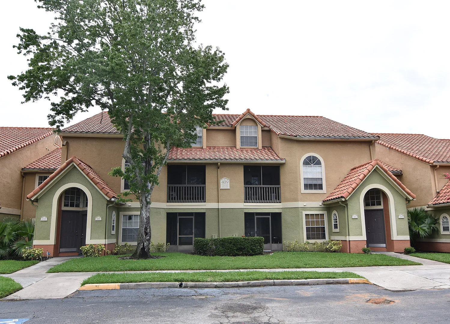 Condo Convenient To Attractions! Bella Vista Community! Available August 13th! — Photo 1