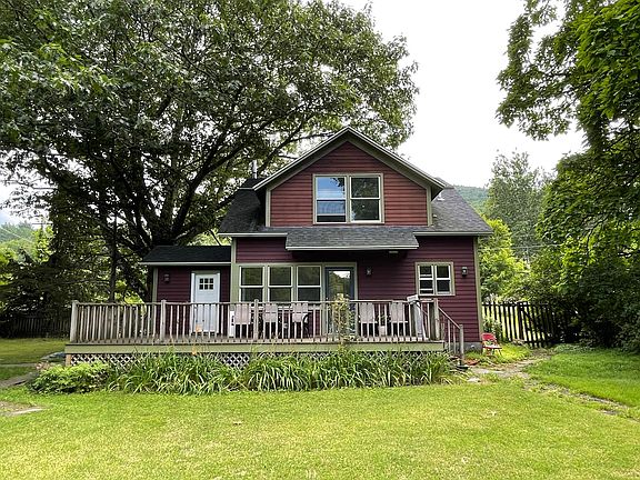 View of the house from the front yard