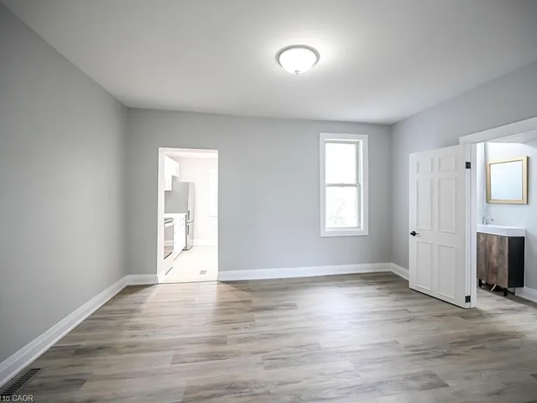 1024 Cannon St E — Photo 20