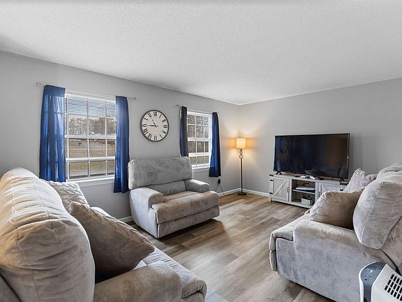 4th image of 3035 W Lake Dr NW