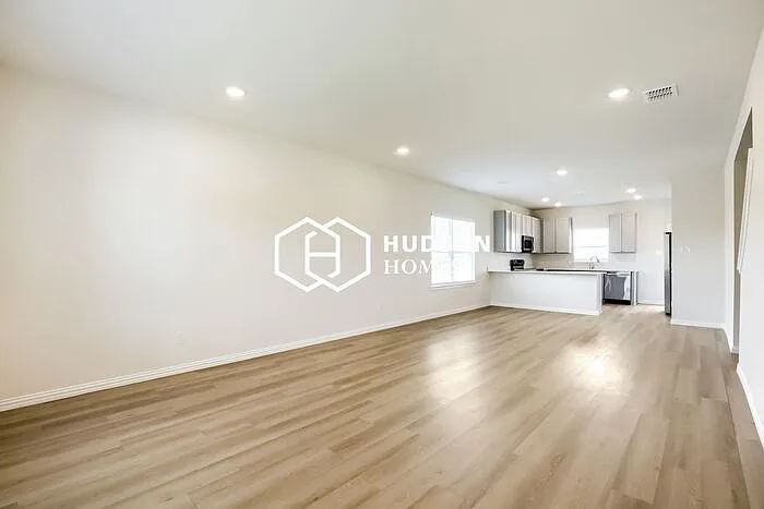 3 bed, 2.5 bath, 1970 sqft, $1,925 — Photo 2