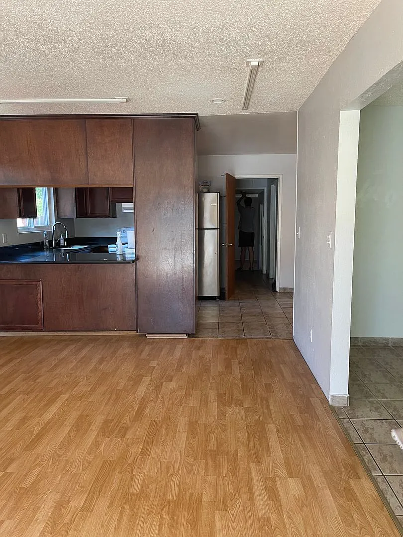 Building Photo - 2528 Bates Dr