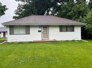 6 Manor Rd, Lake Zurich, IL 60047