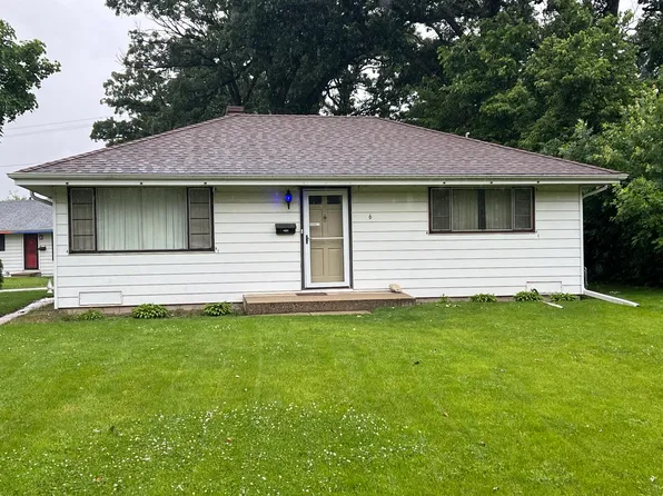 6 Manor Rd, Lake Zurich, IL 60047