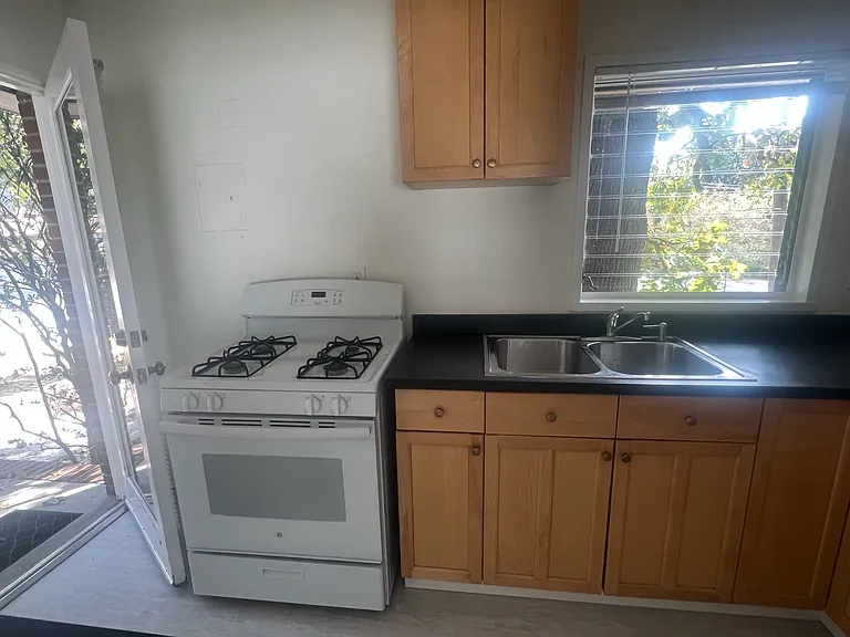 1171 N Highland Ave NE #1 — Photo 3