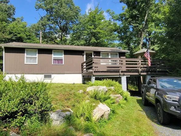 582 Chamonix Ln, Zion Grove, PA 17985