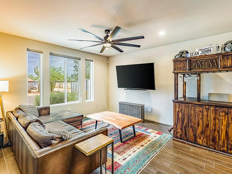 864 E Park Modern Dr — Photo 6