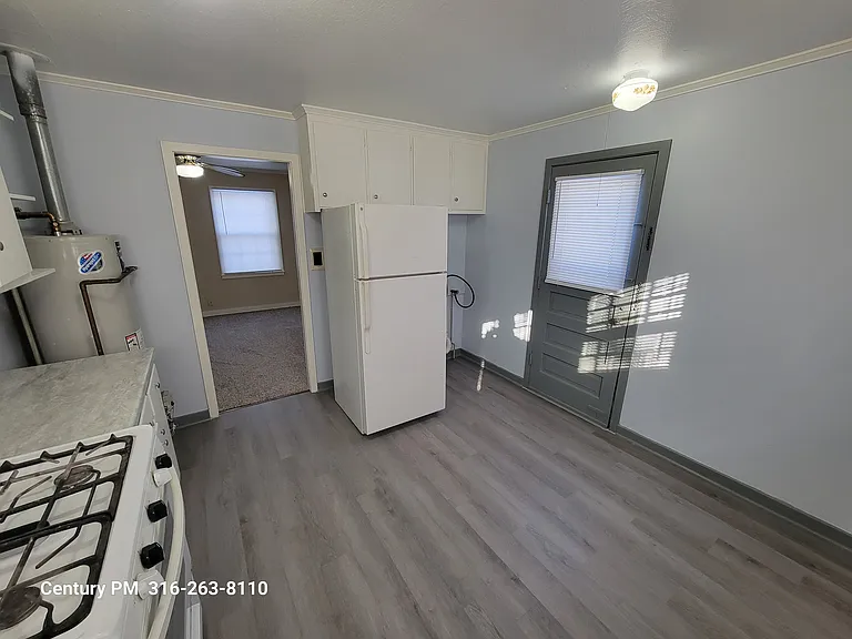 4011 E Whitney Ln — Photo 7