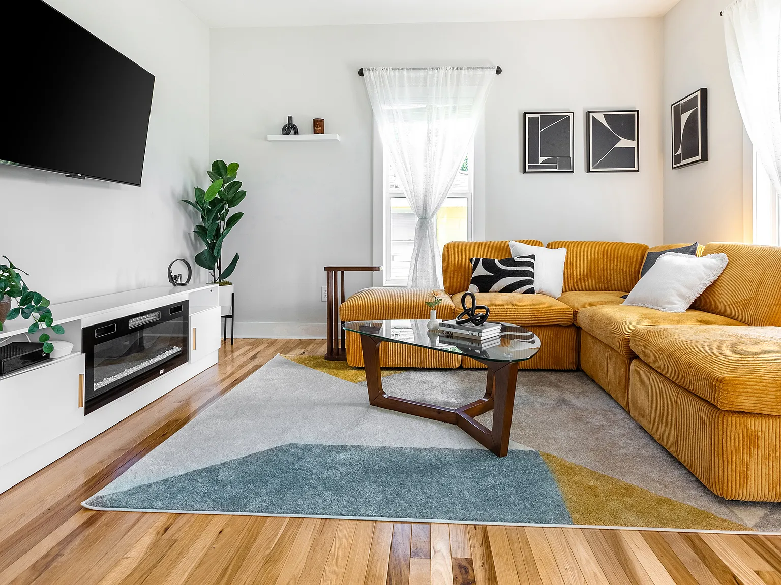3 bed, 1150 sqft, $4,000 — Photo 2