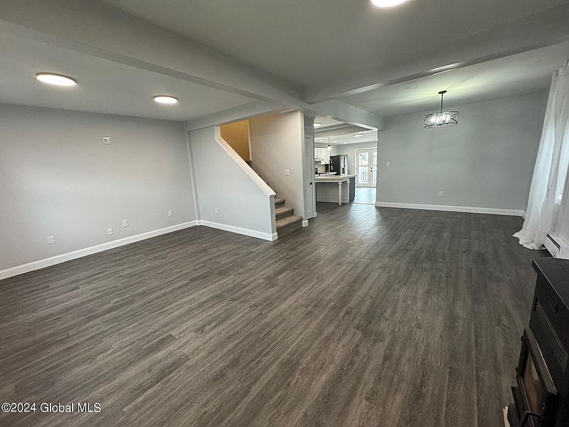 4th image of 128 Paine Street