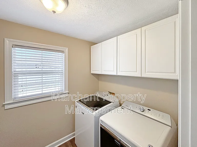102 Longview Ter — Photo 11