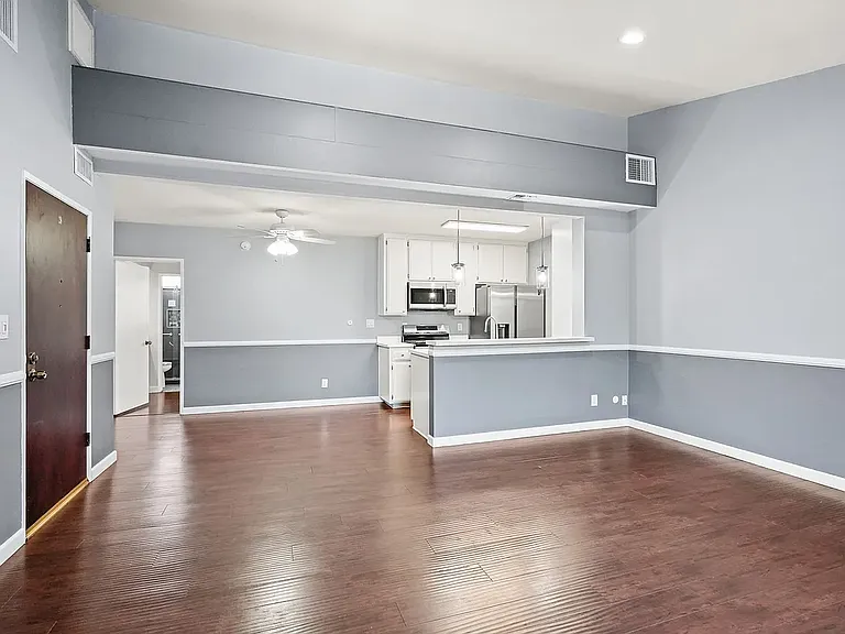 5500 Lindley Ave #209 — Photo 5