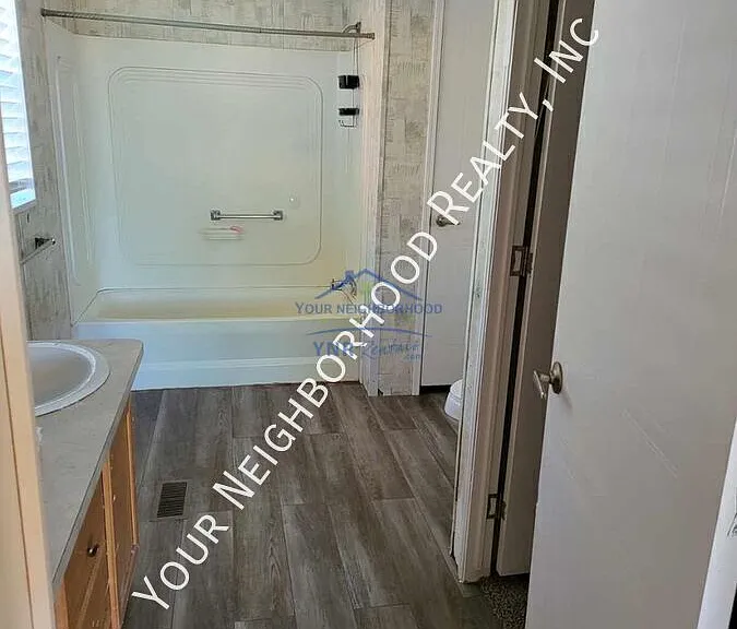 202 W El Paso Ave — Photo 5