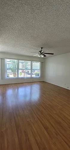 25610 1/2 Oak St #25610.5 Photo 1