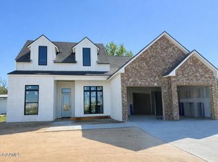 205 Cliffside Dr, Youngsville, LA 70592