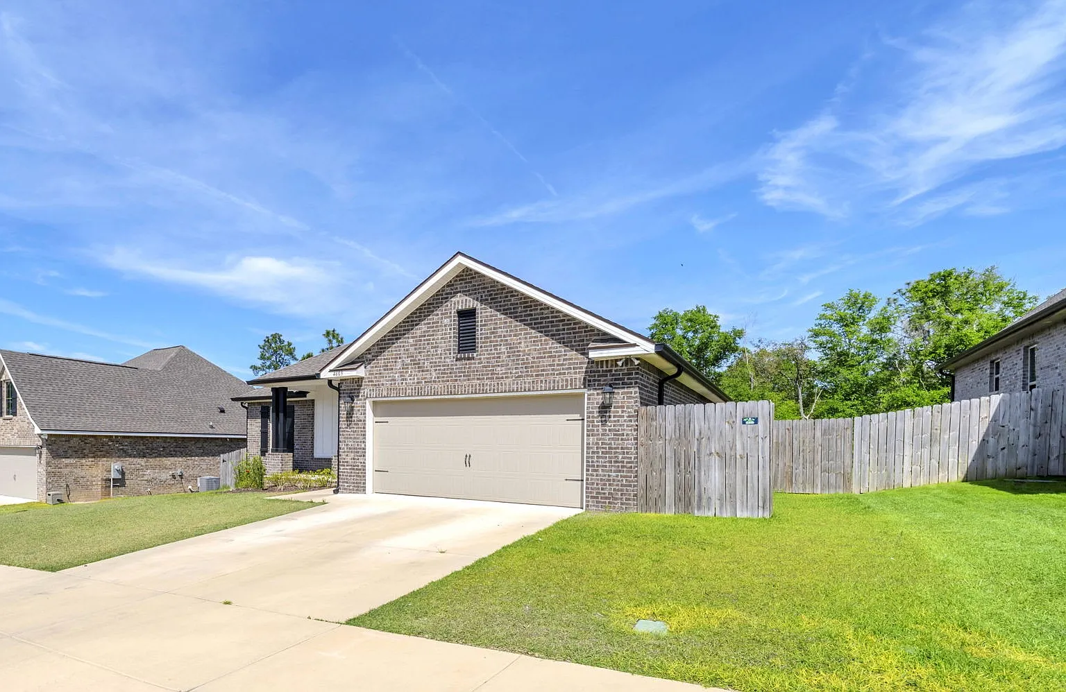 4 bed, 1986 sqft, $2,150 — Photo 2