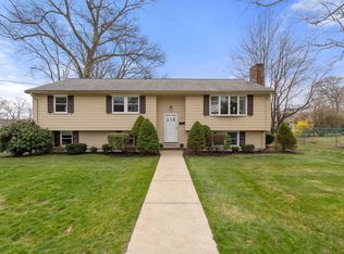 31 Nottingham Dr, Norwood, MA 02062