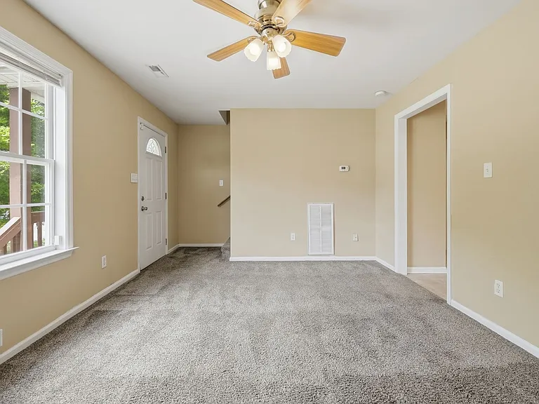 1575 Petty St SE — Photo 4