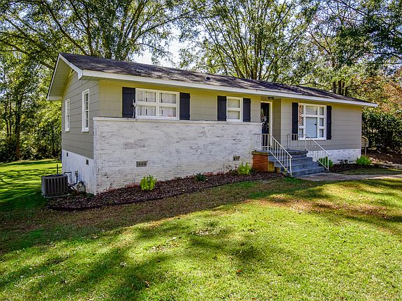 2nd image of 1865 Pineview Dr