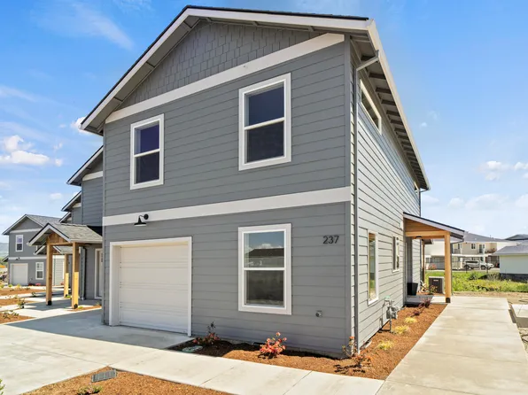 237 Dano Dr, Phoenix, OR 97535