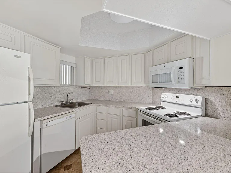 8353 Lake Dr #204 — Photo 8