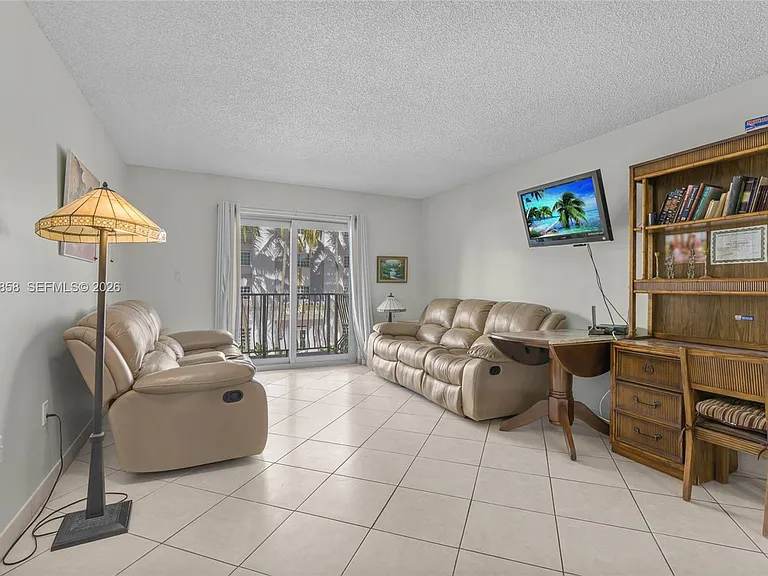 4141 Collins Ave #201 — Photo 8