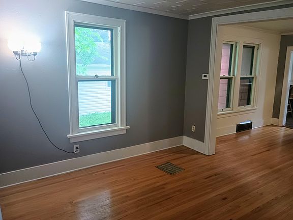 4th image of 405 8th St E