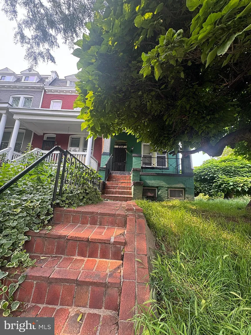 236 Randolph Pl NE photo 1