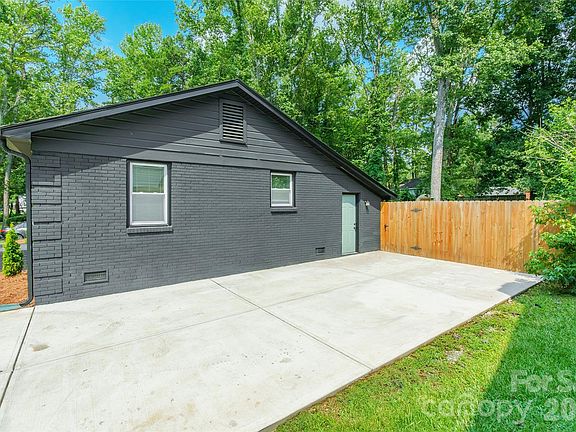 3rd image of 6557 Cove Creek Dr