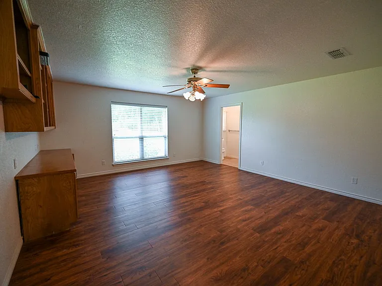 2951 N Trinity St — Photo 5