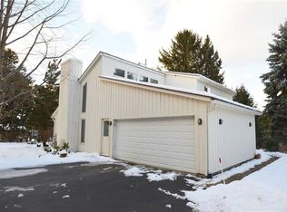 20 Old Brook Trl, Honeoye Falls, NY 14472