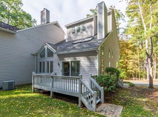 104 Winterbourne Ln #104, Canton, CT 06019