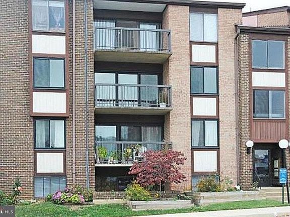2nd image of 9718 Kingsbridge Dr APT 201