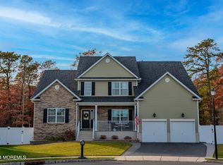 3 Fallow Ct, Bayville, NJ 08721