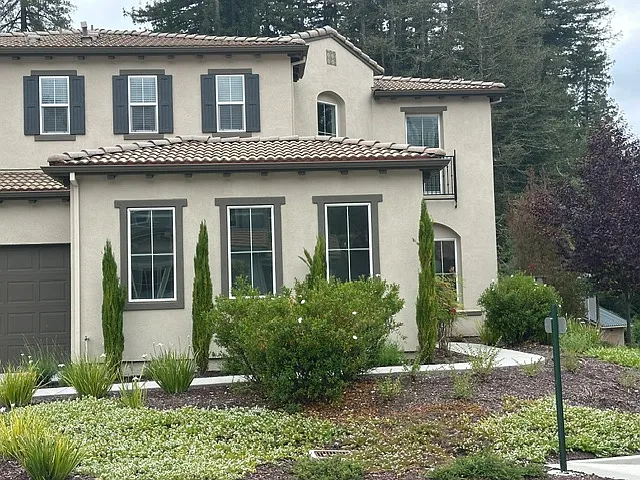 100 Village Ln — Photo 1