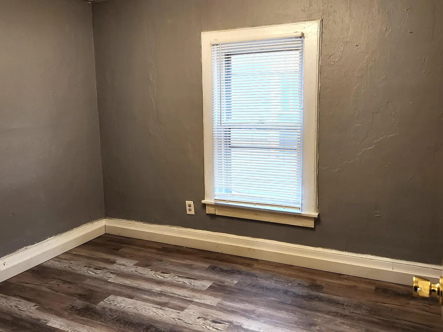3 bed, $995 — Photo 4