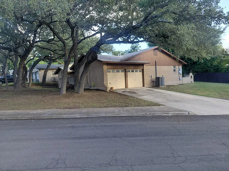 6102 Forest Ct — Photo 2