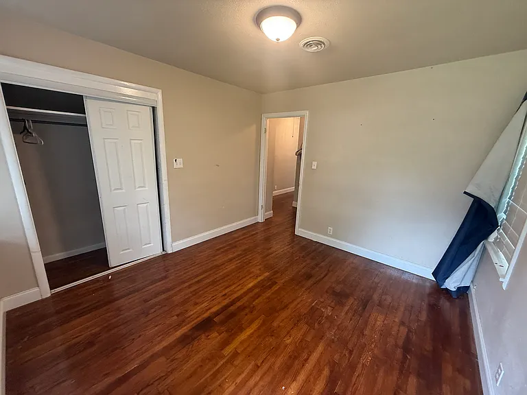 801 Pecan St — Photo 12