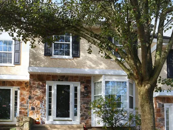 1504 Coventry Pointe Ln, Pottstown, PA 19465