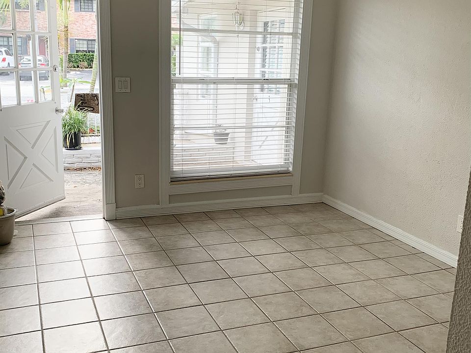 1st image of 2113 NE 9th Ave #2