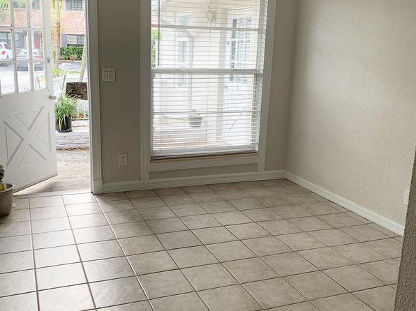 2113 NE 9th Ave APT 2