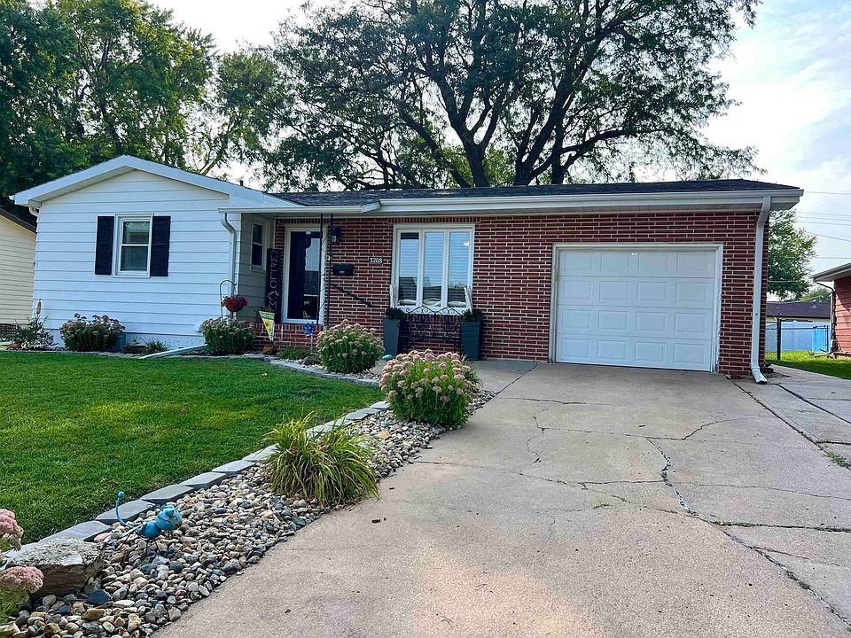 1st image of 3208 L Ave