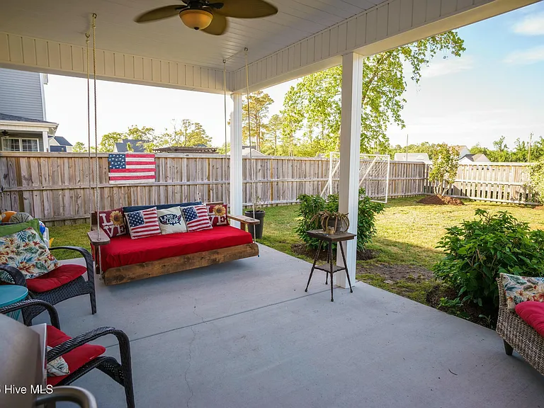 562 W Craftsman Way — Photo 12