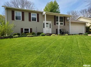 1628 Crestline Dr, Clinton, IA 52732