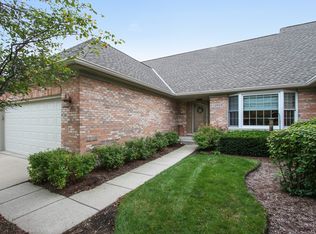 1003 Plantain Ct, Crystal Lake, IL 60014