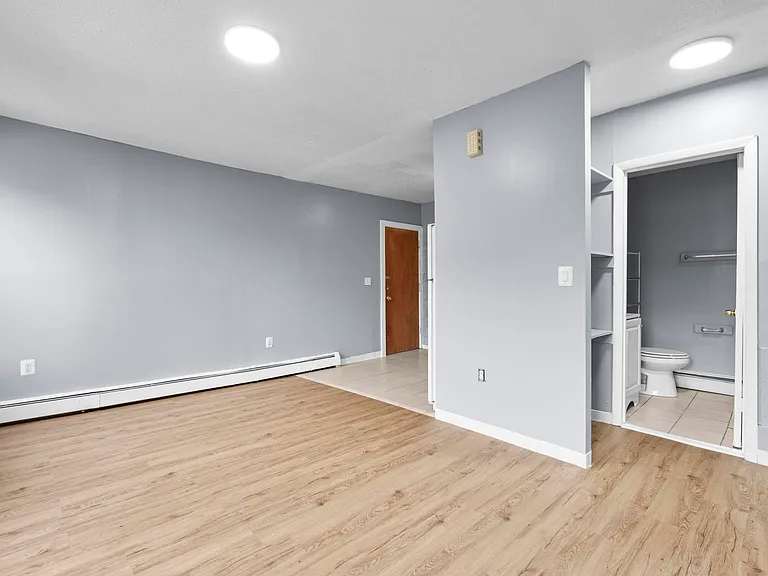 26-28 Lawrence St #26-5 — Photo 7